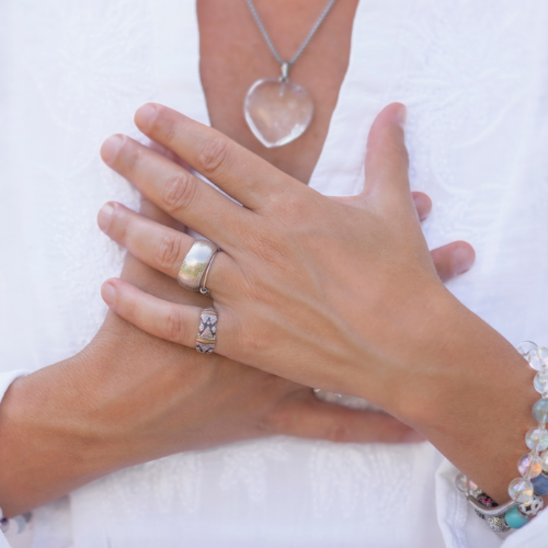 Hand aufs Herz